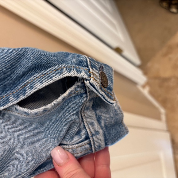 Levi's Size 42 Vintage Cropped Jean Jacket with Pink Painted Stars - Picture 6 of 12